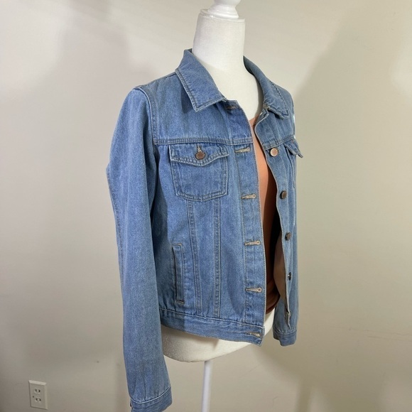 Forever 21 sz sm denim jacket lighter blue with some fabric distressing - Picture 5 of 11